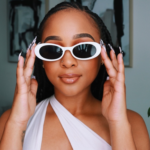 White small retro oval sunglasses - Picture 1 of 2